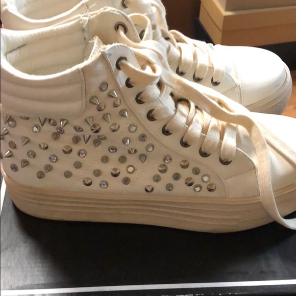 Mia white canvas sneaker with silver stuns size 8 - Picture 4 of 6